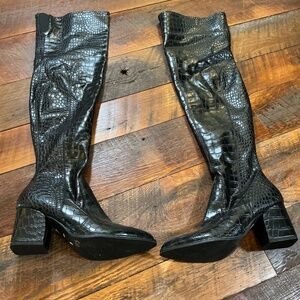 Marc Fisher Black Croc Embossed Knee High Block Heel Boots Women’s Size 7.5